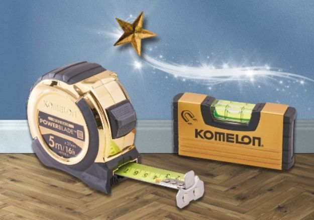 Picture of XMS23TAPELEV Komelon 5m (16ft) Gold PowerBlade II Tape with Gold Mini Level